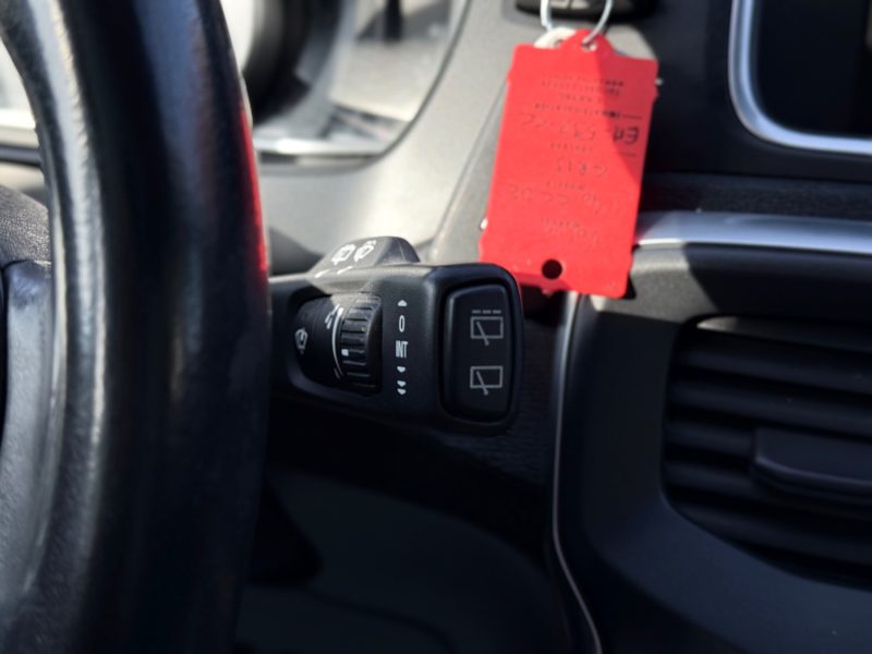 VOLVO V40 CROSS COUNTRY D2 120ch Oversta – GPS – LED – Toit Panoramique – Sièges Chauffants – Révisé