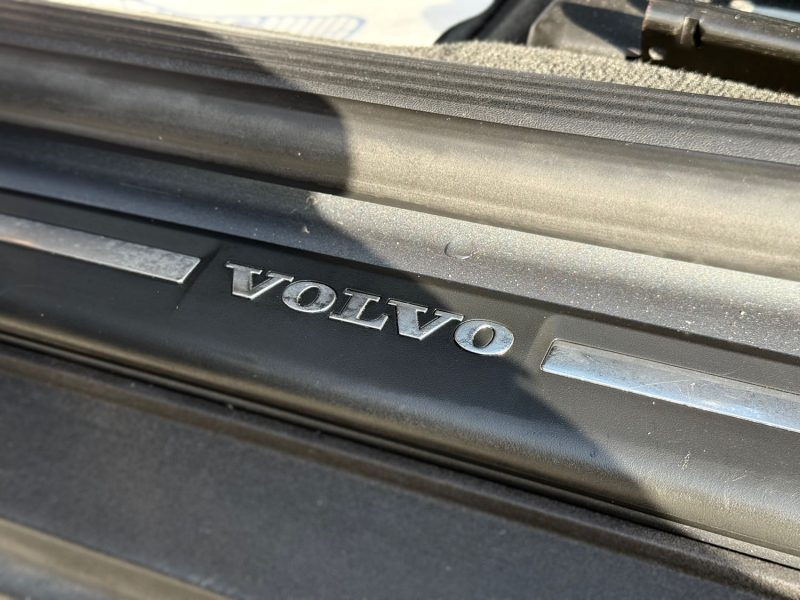 VOLVO V40 CROSS COUNTRY D2 120ch Oversta – GPS – LED – Toit Panoramique – Sièges Chauffants – Révisé