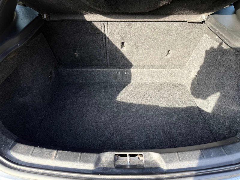 VOLVO V40 CROSS COUNTRY D2 120ch Oversta – GPS – LED – Toit Panoramique – Sièges Chauffants – Révisé