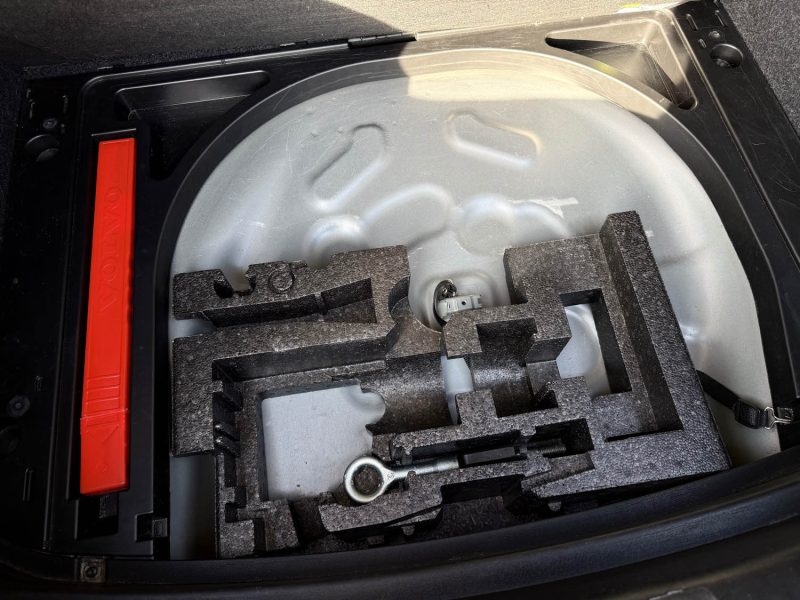 VOLVO V40 CROSS COUNTRY D2 120ch Oversta – GPS – LED – Toit Panoramique – Sièges Chauffants – Révisé