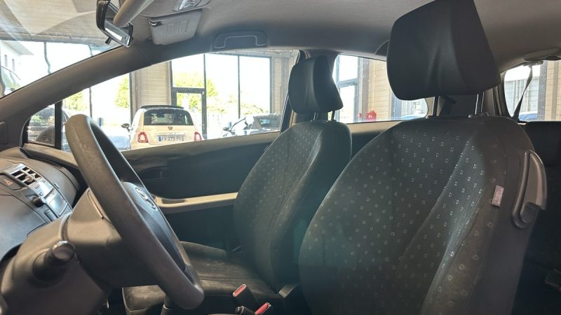 Toyota Yaris 1.0 VVT-I 69ch - Dossier de factures - Idéal jeune permis