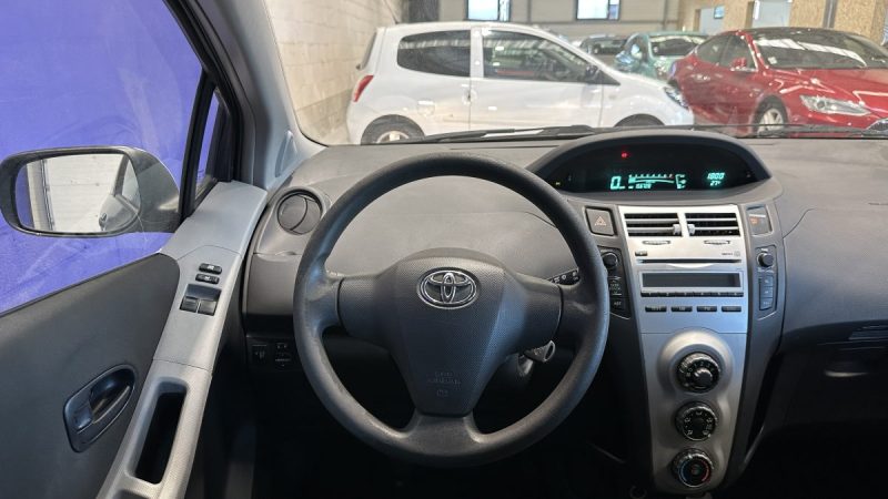 Toyota Yaris 1.0 VVT-I 69ch - Dossier de factures - Idéal jeune permis