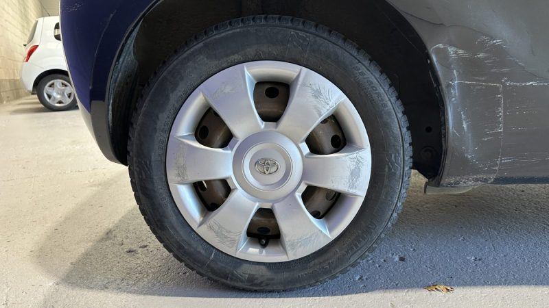 Toyota Yaris 1.0 VVT-I 69ch - Dossier de factures - Idéal jeune permis