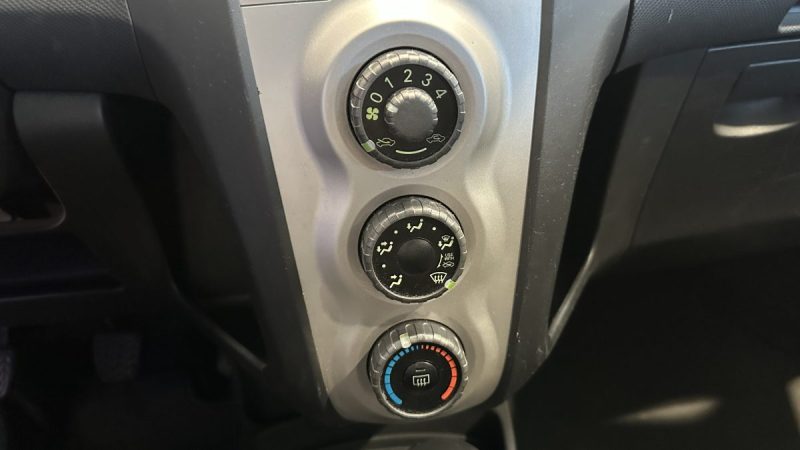 Toyota Yaris 1.0 VVT-I 69ch - Dossier de factures - Idéal jeune permis