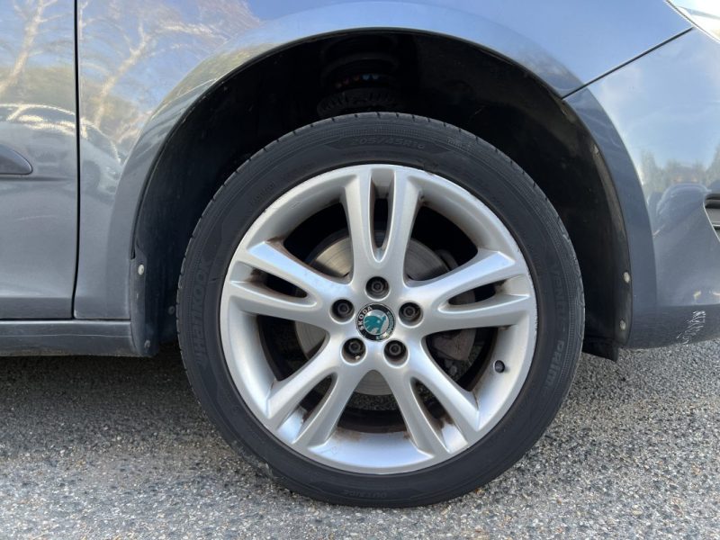 SKODA FABIA 1.2 60 CV - 1ÈRE MAIN / SUIVI D\'ENTRETIEN COMPLET 