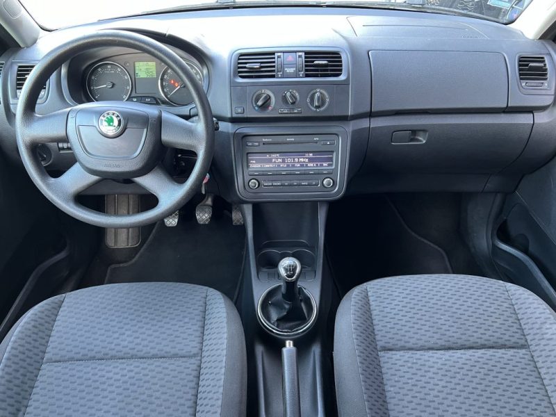 SKODA FABIA 1.2 60 CV - 1ÈRE MAIN / SUIVI D\'ENTRETIEN COMPLET 