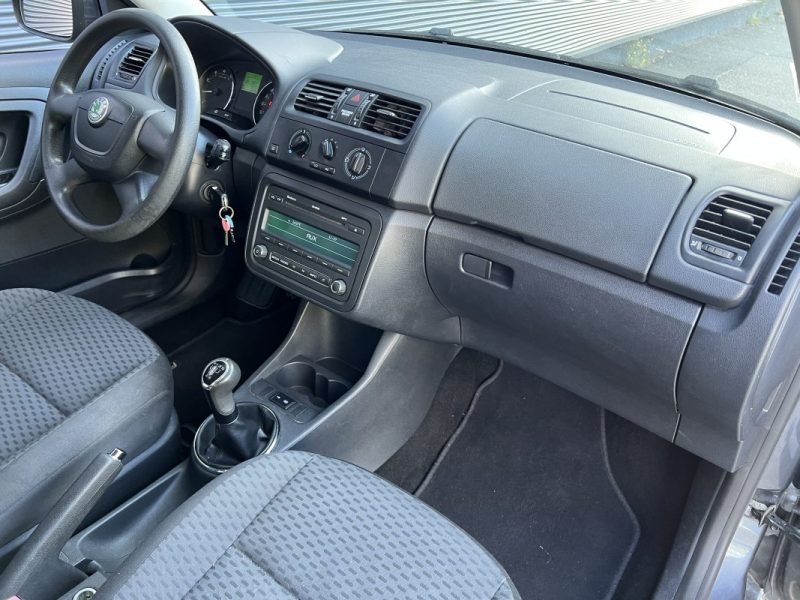 SKODA FABIA 1.2 60 CV - 1ÈRE MAIN / SUIVI D\'ENTRETIEN COMPLET 