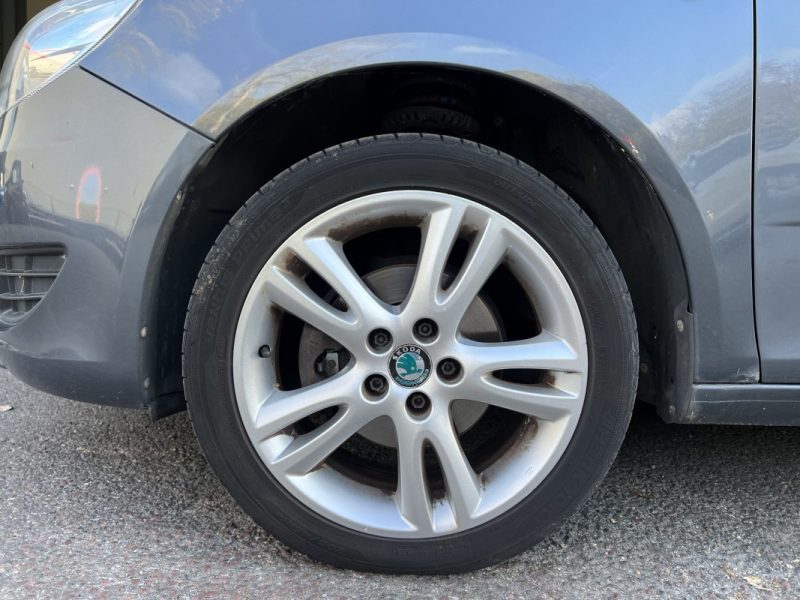 SKODA FABIA 1.2 60 CV - 1ÈRE MAIN / SUIVI D\'ENTRETIEN COMPLET 