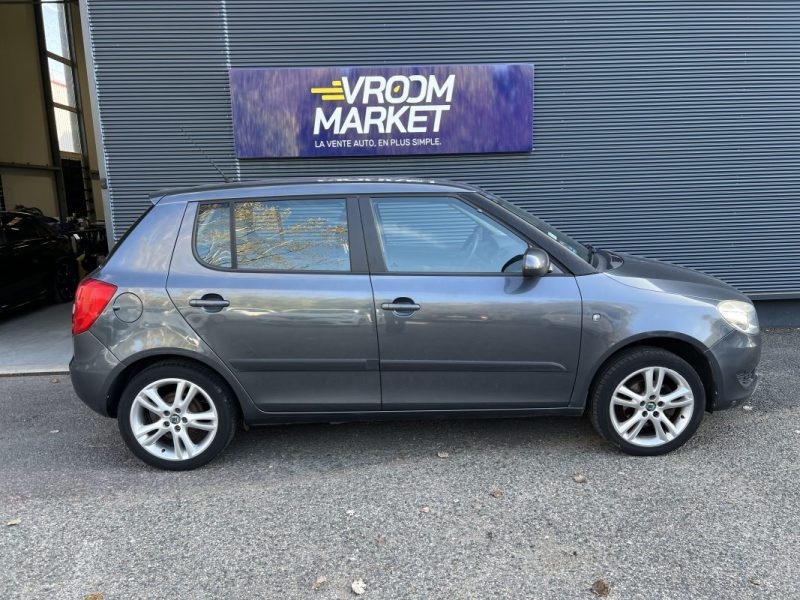 SKODA FABIA 1.2 60 CV - 1ÈRE MAIN / SUIVI D\'ENTRETIEN COMPLET 