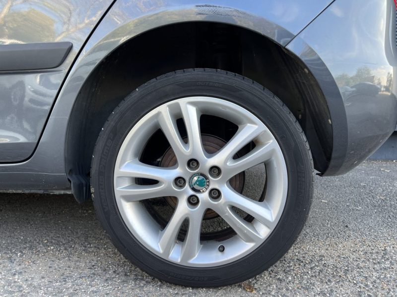 SKODA FABIA 1.2 60 CV - 1ÈRE MAIN / SUIVI D\'ENTRETIEN COMPLET 