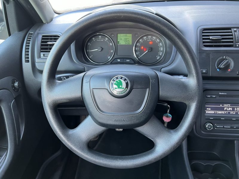 SKODA FABIA 1.2 60 CV - 1ÈRE MAIN / SUIVI D\'ENTRETIEN COMPLET 
