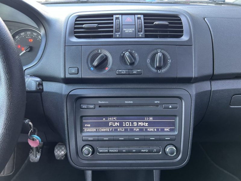 SKODA FABIA 1.2 60 CV - 1ÈRE MAIN / SUIVI D\'ENTRETIEN COMPLET 