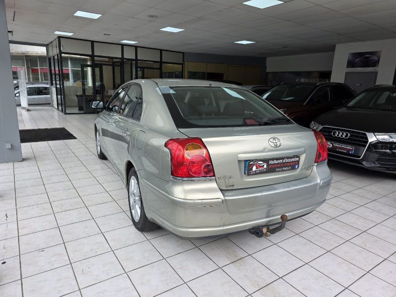 TOYOTA AVENSIS 2L 116CH D-4D LINEA TERRA 2004