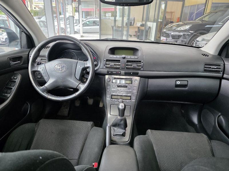 TOYOTA AVENSIS 2L 116CH D-4D LINEA TERRA 2004