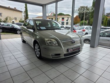 TOYOTA AVENSIS 2L 116CH D-4D LINEA TERRA 2004