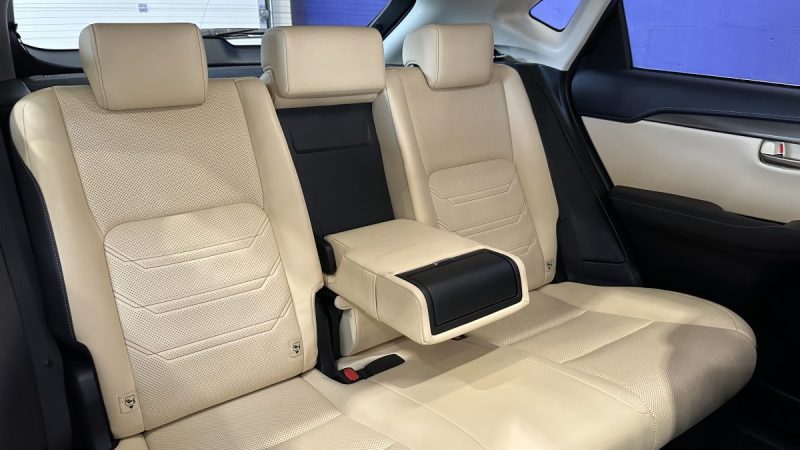 Lexus NX 300h 2.5 197ch Luxe e-CVT 4WD - Toit ouvrant - Attelage amovible