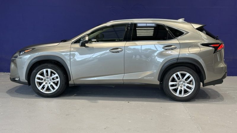 Lexus NX 300h 2.5 197ch Luxe e-CVT 4WD - Toit ouvrant - Attelage amovible