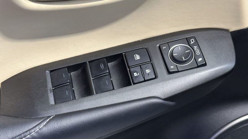 Lexus NX 300h 2.5 197ch Luxe e-CVT 4WD - Toit ouvrant - Attelage amovible