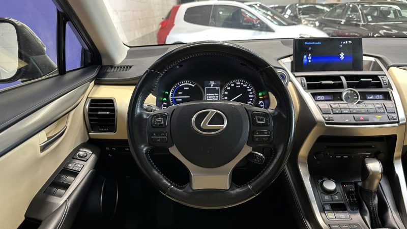 Lexus NX 300h 2.5 197ch Luxe e-CVT 4WD - Toit ouvrant - Attelage amovible