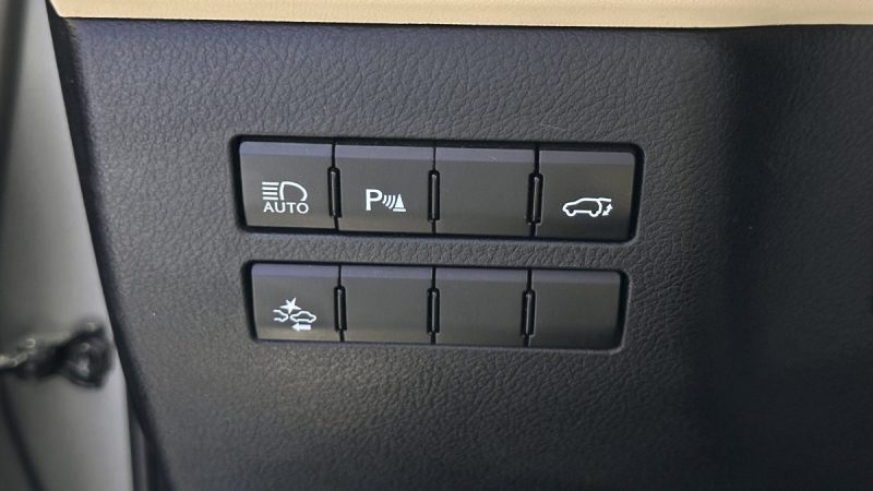 Lexus NX 300h 2.5 197ch Luxe e-CVT 4WD - Toit ouvrant - Attelage amovible