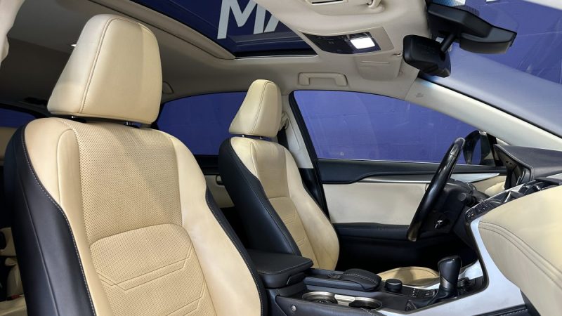 Lexus NX 300h 2.5 197ch Luxe e-CVT 4WD - Toit ouvrant - Attelage amovible