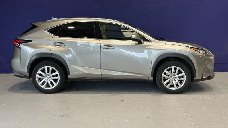 Lexus NX 300h 2.5 197ch Luxe e-CVT 4WD - Toit ouvrant - Attelage amovible