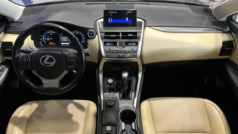 Lexus NX 300h 2.5 197ch Luxe e-CVT 4WD - Toit ouvrant - Attelage amovible