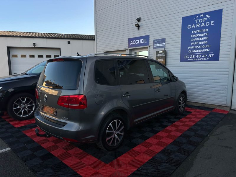 VOLKSWAGEN 7 PLACES TOURAN 2.0 TDI 140CH BLUEMOTION TECHNOLOGY  2011