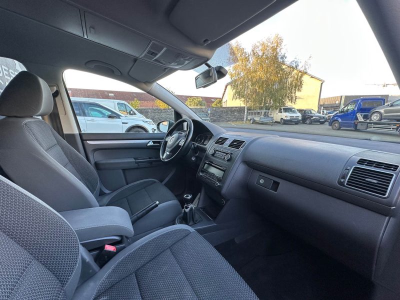 VOLKSWAGEN 7 PLACES TOURAN 2.0 TDI 140CH BLUEMOTION TECHNOLOGY  2011
