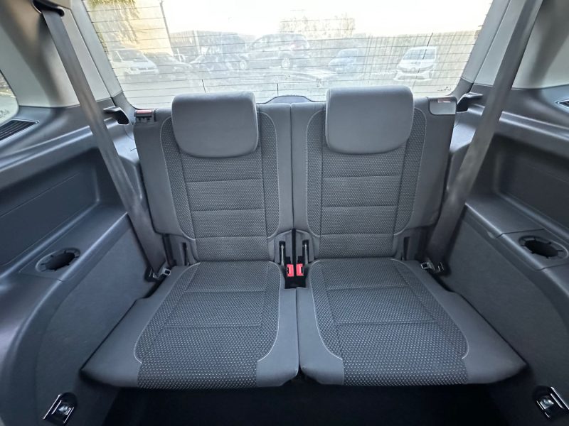 VOLKSWAGEN 7 PLACES TOURAN 2.0 TDI 140CH BLUEMOTION TECHNOLOGY  2011