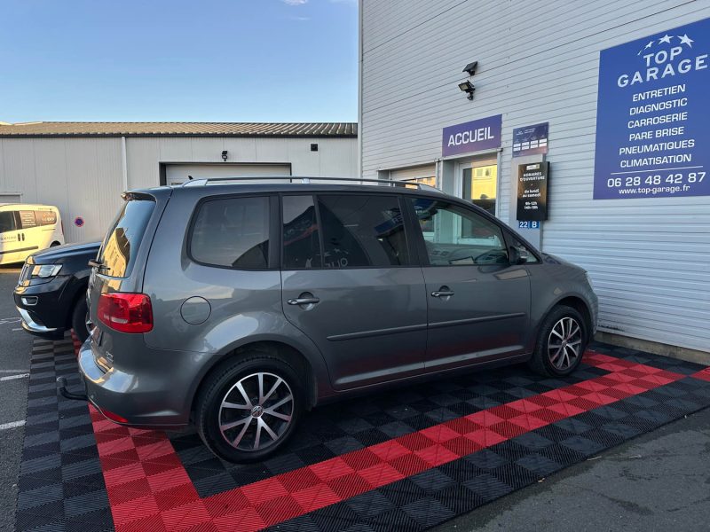 VOLKSWAGEN 7 PLACES TOURAN 2.0 TDI 140CH BLUEMOTION TECHNOLOGY  2011