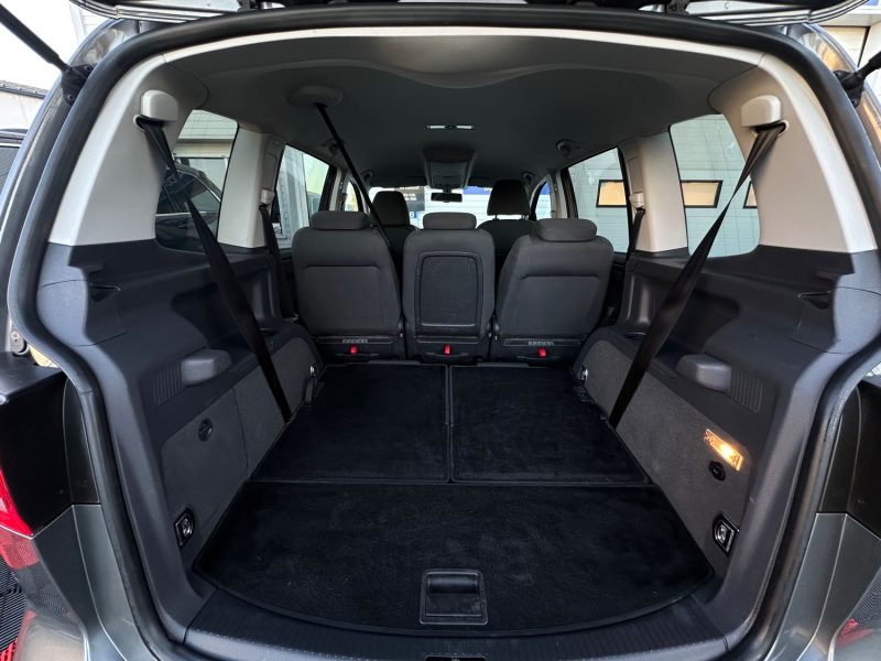 VOLKSWAGEN 7 PLACES TOURAN 2.0 TDI 140CH BLUEMOTION TECHNOLOGY  2011