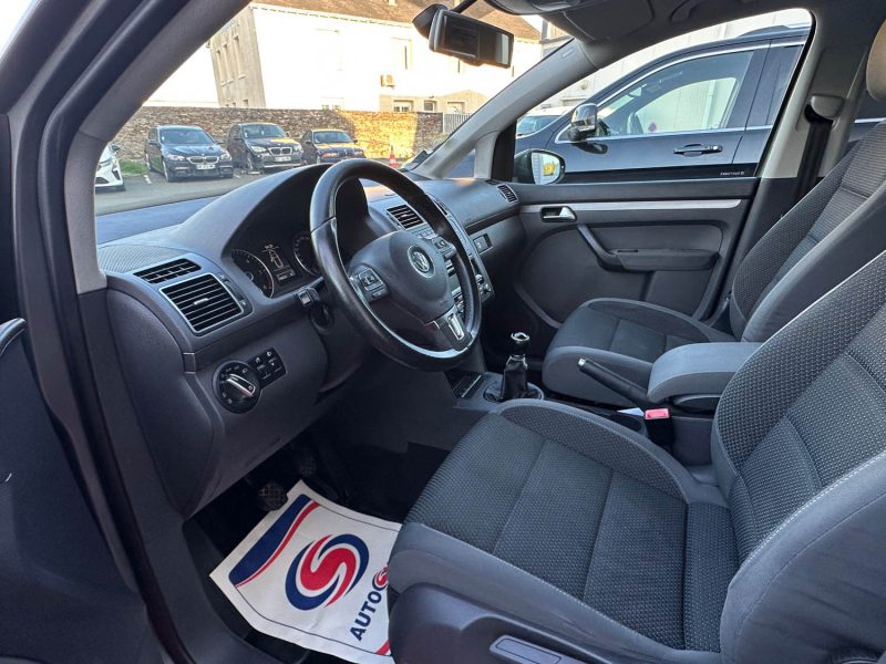 VOLKSWAGEN 7 PLACES TOURAN 2.0 TDI 140CH BLUEMOTION TECHNOLOGY  2011