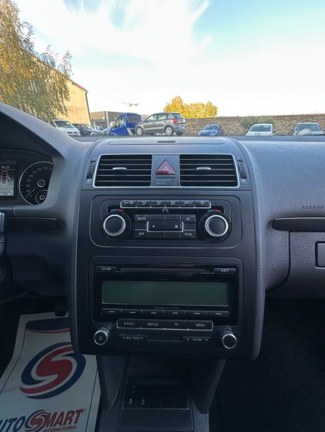 VOLKSWAGEN 7 PLACES TOURAN 2.0 TDI 140CH BLUEMOTION TECHNOLOGY  2011