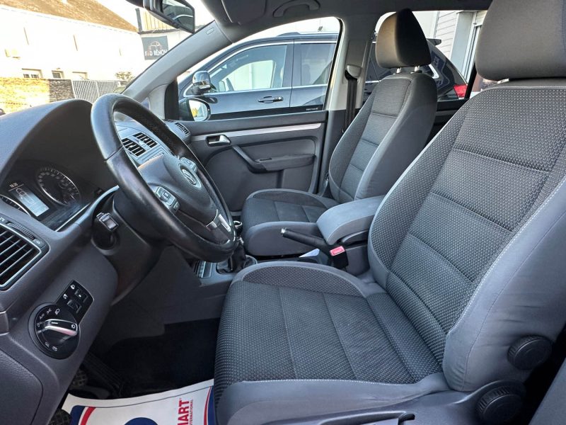 VOLKSWAGEN 7 PLACES TOURAN 2.0 TDI 140CH BLUEMOTION TECHNOLOGY  2011