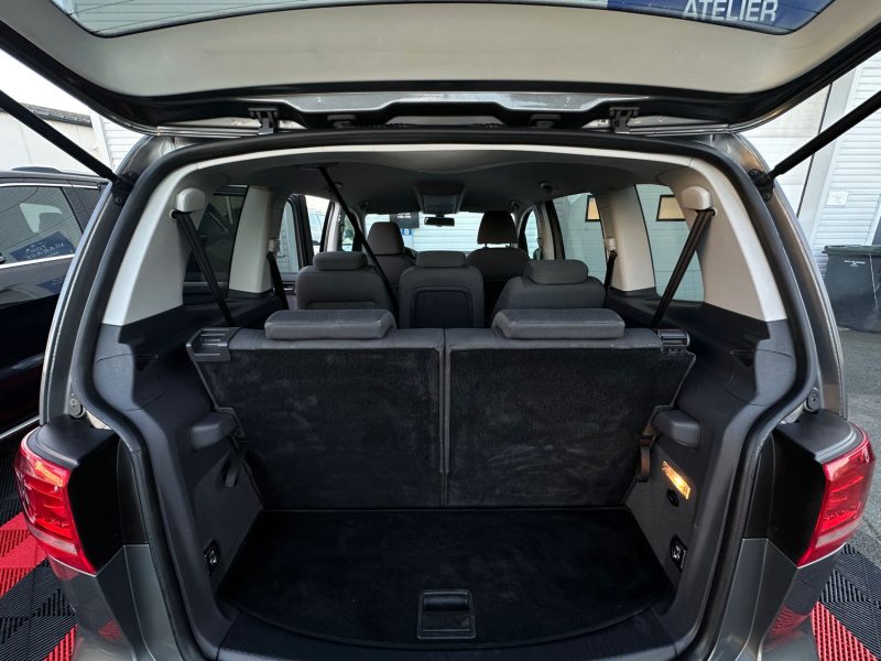 VOLKSWAGEN 7 PLACES TOURAN 2.0 TDI 140CH BLUEMOTION TECHNOLOGY  2011