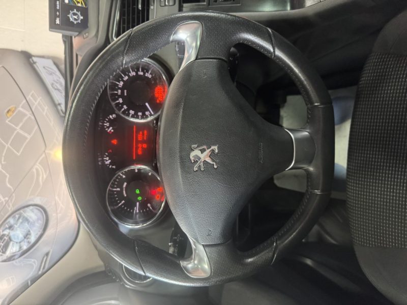 PEUGEOT 5008 1.6 HDI 115 ALLURE 2015