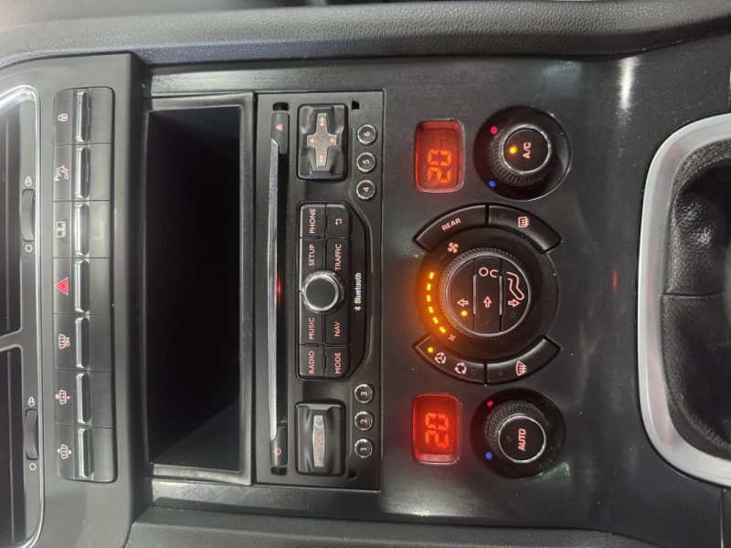 PEUGEOT 5008 1.6 HDI 115 ALLURE 2015