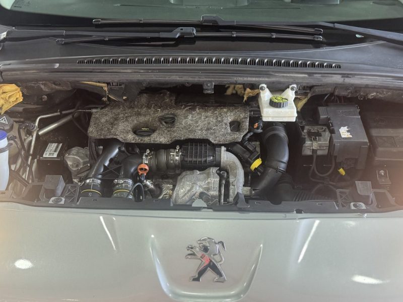 PEUGEOT 5008 1.6 HDI 115 ALLURE 2015