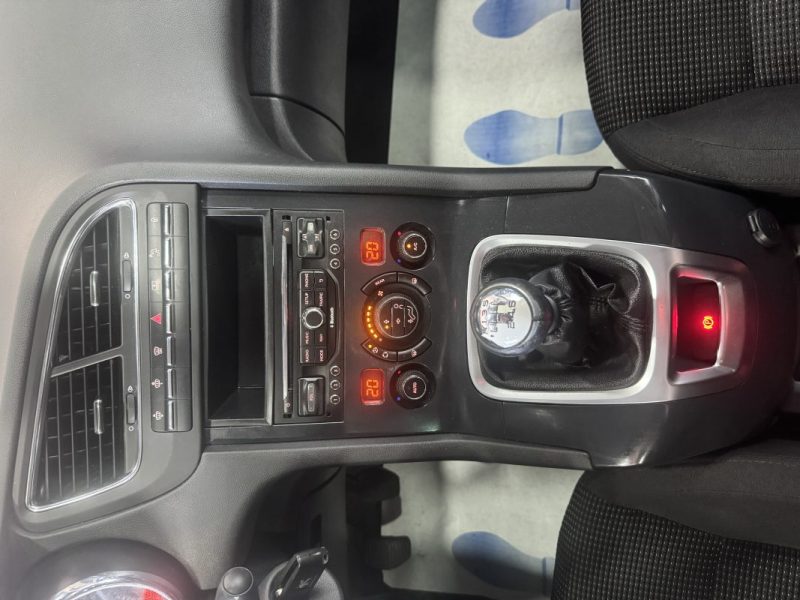 PEUGEOT 5008 1.6 HDI 115 ALLURE 2015