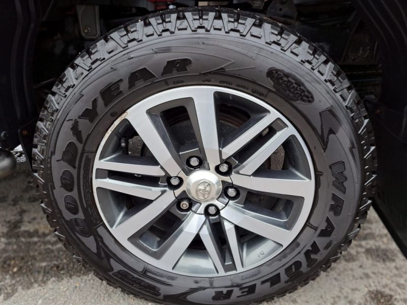 TOYOTA HILUX DOUBLE CABINE  2.4 D-4D 150CV LEGENDE BVA 4X4 COUVRE BENNE  2017