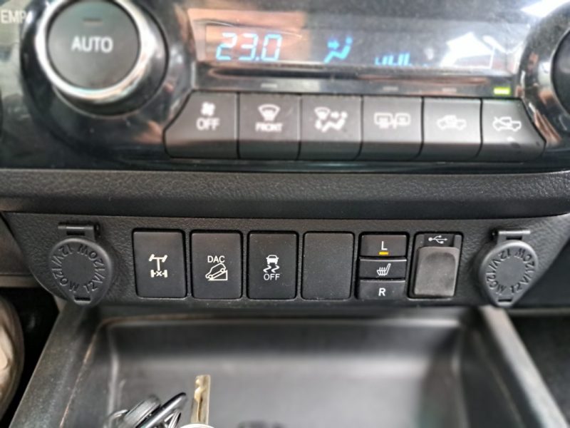 TOYOTA HILUX DOUBLE CABINE  2.4 D-4D 150CV LEGENDE BVA 4X4 COUVRE BENNE  2017