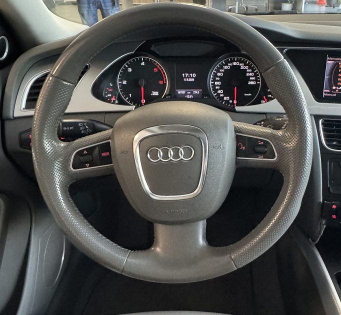 AUDI A4 2.0 TDI 143CH DPF AMBIENTE 2011