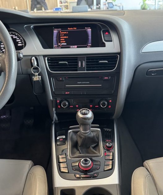 AUDI A4 2.0 TDI 143CH DPF AMBIENTE 2011