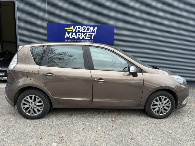 RENAULT SCENIC 1.2 TCE 115CH SUIVI COMPLET RENAULT 2013