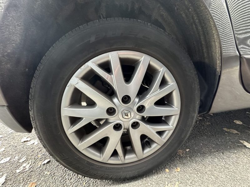 RENAULT SCENIC 1.2 TCE 115CH SUIVI COMPLET RENAULT 2013