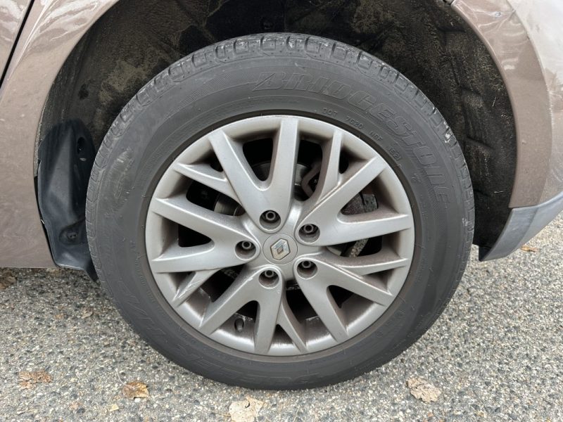 RENAULT SCENIC 1.2 TCE 115CH SUIVI COMPLET RENAULT 2013