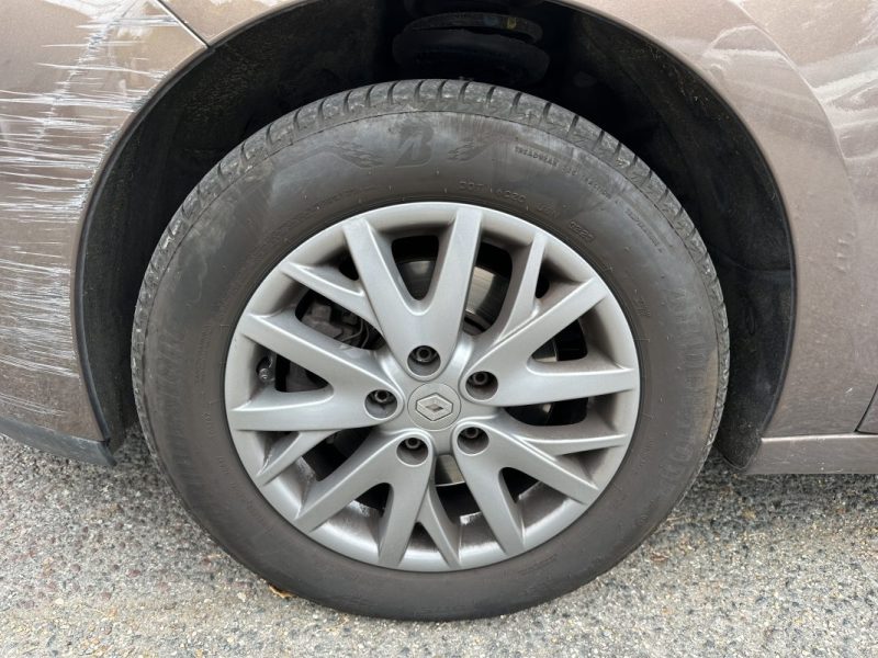 RENAULT SCENIC 1.2 TCE 115CH SUIVI COMPLET RENAULT 2013