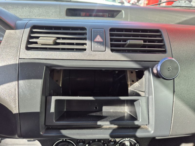 SUZUKI SWIFT 1.3 i 92ch 