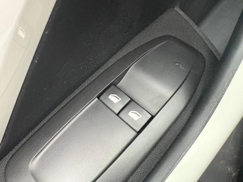 PEUGEOT 208 1.2🚗 68CH  - Première main ✅ - Kit distribution ✅ - Suivi complet ✅